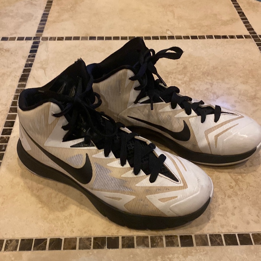Nike Lunarlon basketball shoes